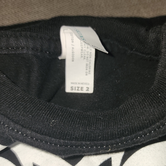 Black Tee Size 2T - Picture 5 of 5